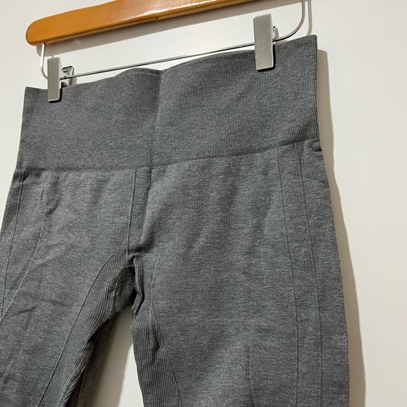 Lululemon in the flow crop leggings (light grey, size 6) - Picture 3 of 5